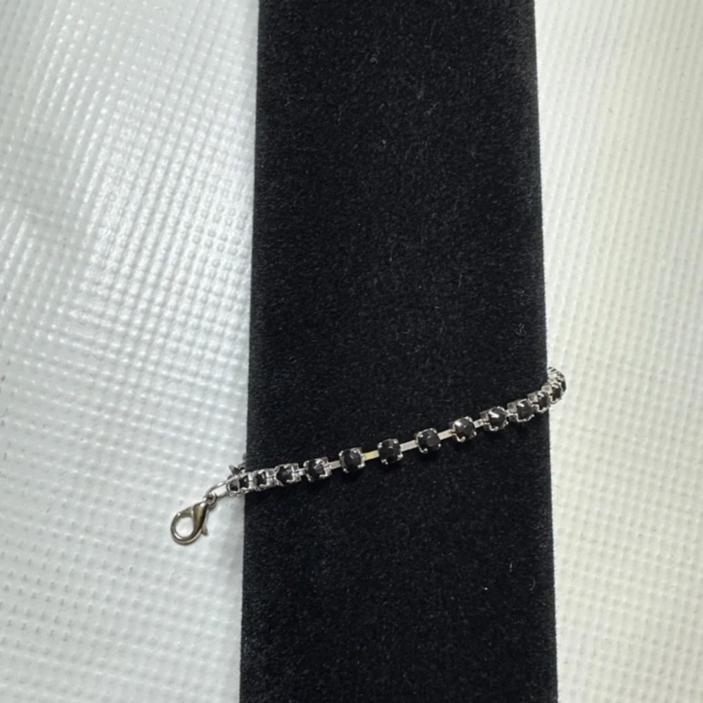 Silver Women's Link Bracelet - Elegant Silver Tone